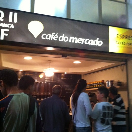 Foto diambil di Café do Mercado oleh Paula V. pada 5/5/2012