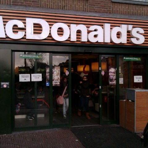 Снимок сделан в McDonald&#39;s пользователем Best Bet On The Web h. 12/20/2011
