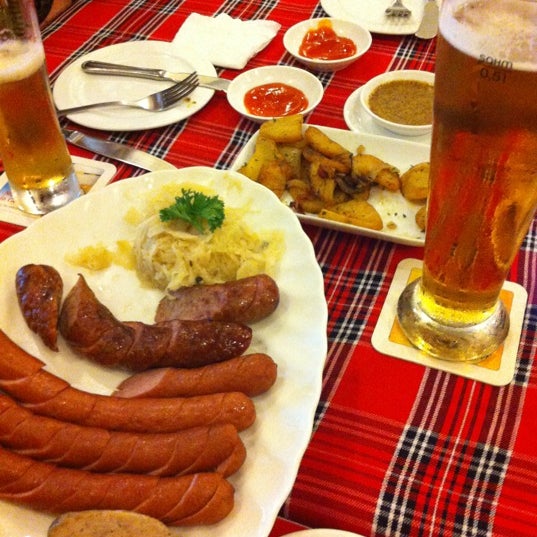 Photo taken at Gartenstadt German Restaurant by 😍Vincent💋💗 L. on 5/31/2012