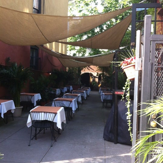 6/14/2012 tarihinde Randy S.ziyaretçi tarafından Benchmark Restaurant'de çekilen fotoğraf