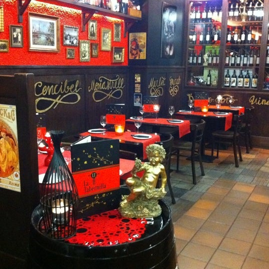 Foto diambil di Restaurante La Tabernilla oleh Rafa pada 9/22/2011