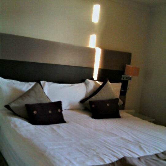 Foto diambil di London Bridge Hotel oleh Iain M. pada 9/1/2012