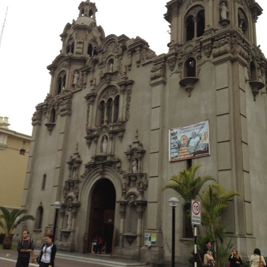 Photo taken at Iglesia Matriz Virgen Milagrosa by Henry S. on 7/17/2012