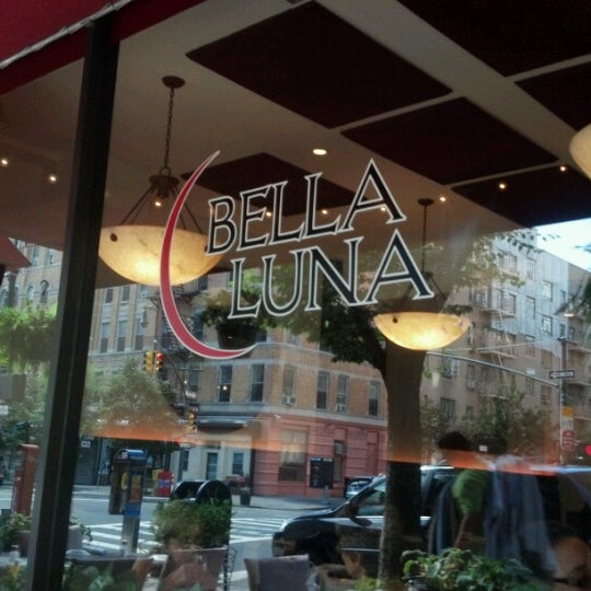 รูปภาพถ่ายที่ Bella Luna โดย Heather C. เมื่อ 9/10/2012