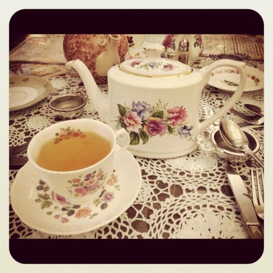 Das Foto wurde bei Miss Molly&#39;s Tea Room von MelRoc am 4/7/2012 aufgenommen