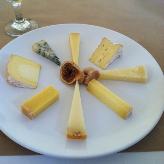 Photo prise au The Cheese School of San Francisco par lauren R. le6/17/2012