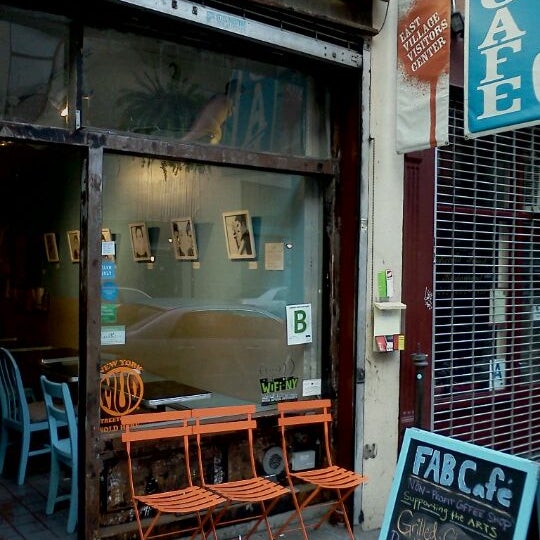 รูปภาพถ่ายที่ Fab Cafe โดย Michael R. B. เมื่อ 3/12/2012
