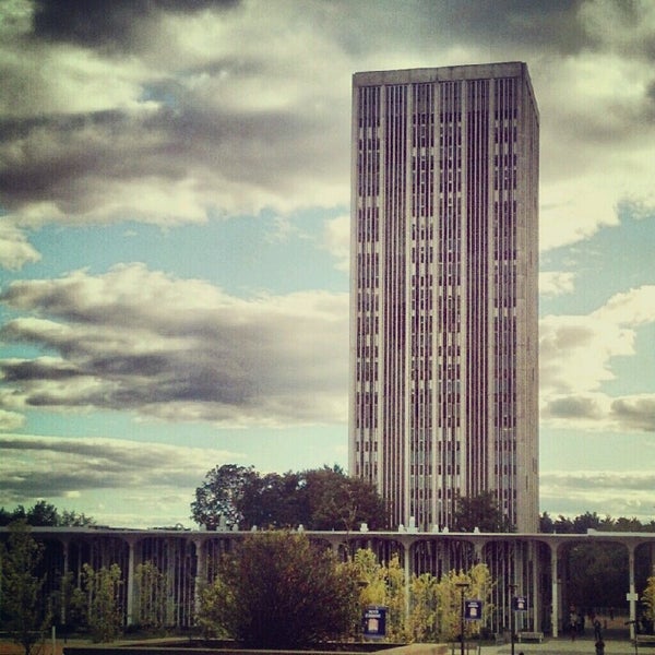 9/10/2012 tarihinde Matthew J.ziyaretçi tarafından University at Albany'de çekilen fotoğraf
