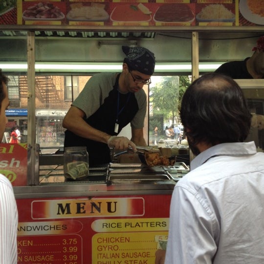 8/22/2012にJon S.がRafiqi&#39;s Halal Foodで撮った写真