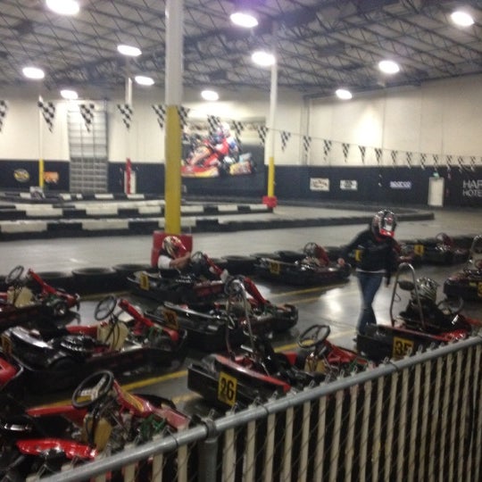 รูปภาพถ่ายที่ Fast Lap Indoor Kart Racing โดย Jason T. เมื่อ 2/20/2012
