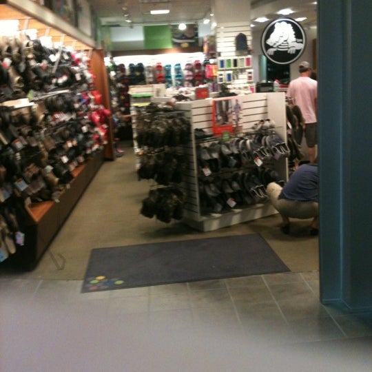 crocs hamilton