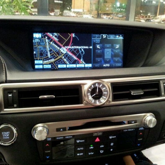 Das Foto wurde bei Toyota Showroom von Ahmed B. am 3/16/2012 aufgenommen