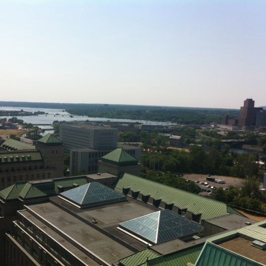 Foto tomada en Ottawa Marriott Hotel  por Mikaël L. el 7/13/2012