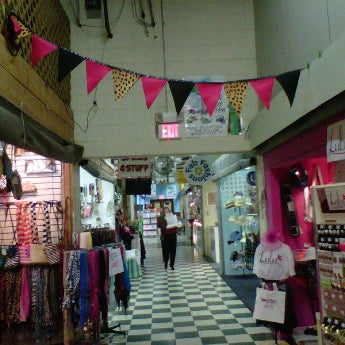 4/27/2012 tarihinde Jill E.ziyaretçi tarafından Booth&#39;s Corner Farmers Market'de çekilen fotoğraf