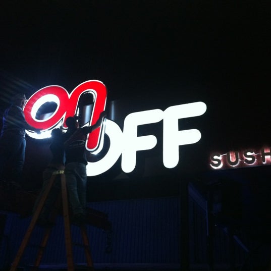 Das Foto wurde bei OnOff Club von Adriano D. am 9/10/2012 aufgenommen