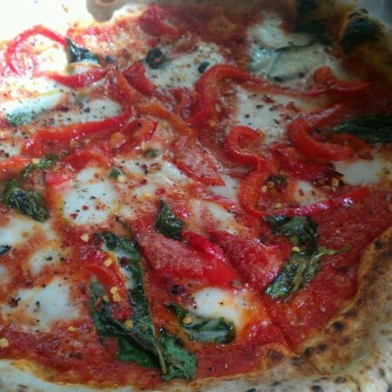 5/27/2012にVivekがTutta Bella Neapolitan Pizzeriaで撮った写真