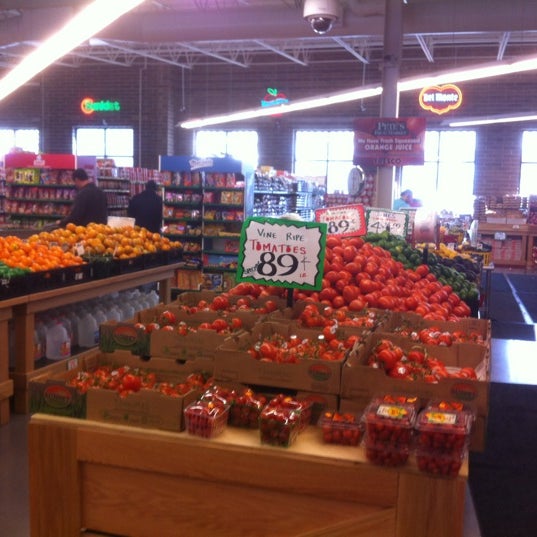 Pete's Fruit Market Farmers Market in Milwaukee