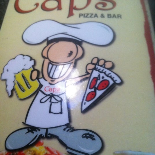 รูปภาพถ่ายที่ Cap&#39;s Pizza &amp; Bar โดย JOE 0. เมื่อ 3/29/2012