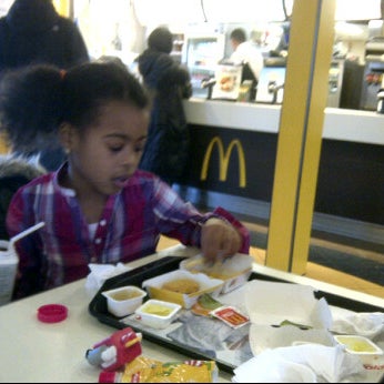 Das Foto wurde bei McDonald&#39;s von Dwan B. am 2/29/2012 aufgenommen
