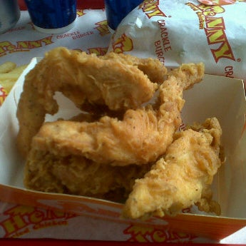 Снимок сделан в Henny Fried Chicken пользователем 👑 | K! 5/25/2012