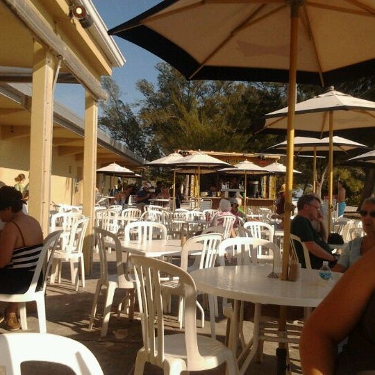 5/6/2012에 Donna A.님이 Anna Maria Island Beach Cafe에서 찍은 사진