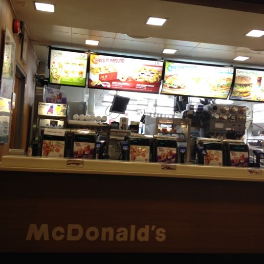Снимок сделан в McDonald&#39;s пользователем Abdulrahman A. 6/17/2012