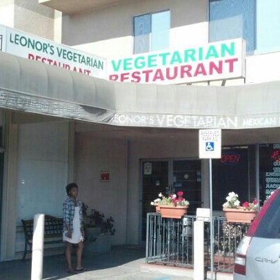 8/23/2012에 Melody d.님이 Leonor&#39;s Mexican Vegetarian Restaurant에서 찍은 사진