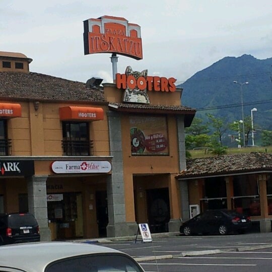 Photo taken at Hooters by Daniel B. on 6/15/2012