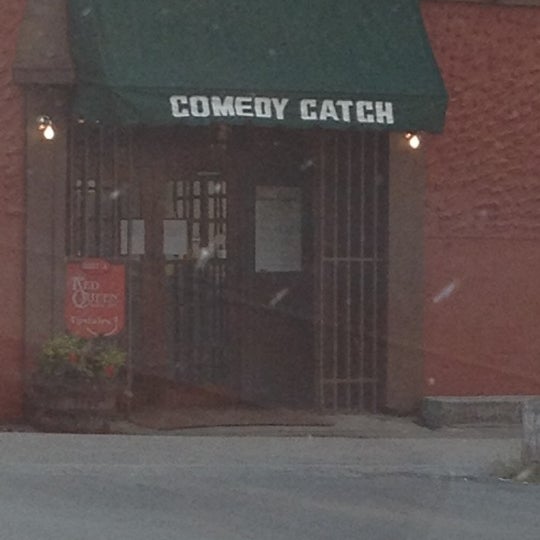 Das Foto wurde bei The Comedy Catch von Tennessee J. am 8/17/2012 aufgenommen