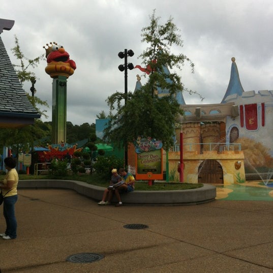 8/22/2012 tarihinde Michael J. C.ziyaretçi tarafından Sesame Street Forest of Fun'de çekilen fotoğraf