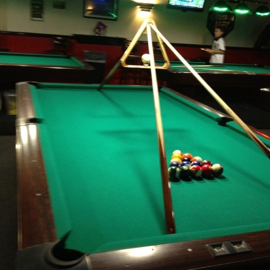 Foto diambil di Jake&#39;s Burgers &amp; Billiards oleh Tavis pada 9/2/2012