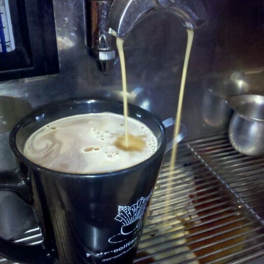 2/23/2012 tarihinde Amber N.ziyaretçi tarafından Metropolitan Coffee'de çekilen fotoğraf