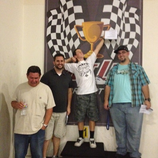 รูปภาพถ่ายที่ Fast Lap Indoor Kart Racing โดย Jason T. เมื่อ 5/9/2012
