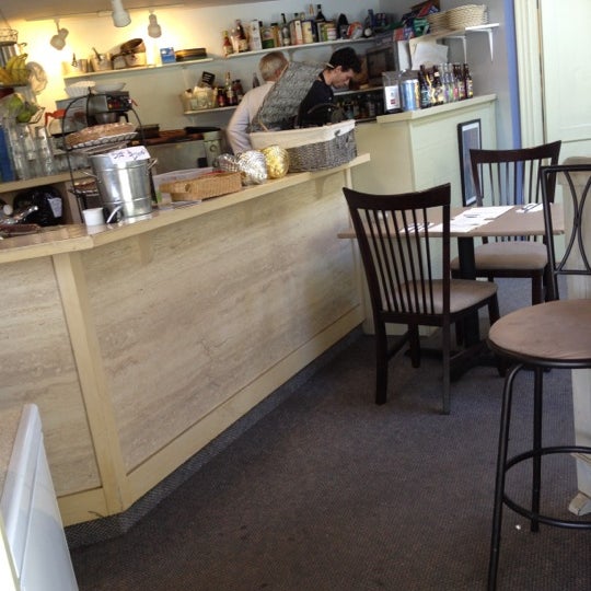 8/29/2012 tarihinde Will B.ziyaretçi tarafından Sweet Basil&#39;s Cafe'de çekilen fotoğraf