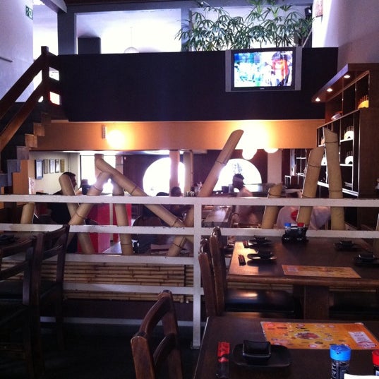4/13/2012 tarihinde Daniel B.ziyaretçi tarafından Mangá Sushi Bar'de çekilen fotoğraf