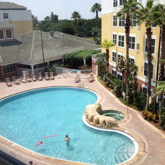 รูปภาพถ่ายที่ Residence Inn by Marriott Orlando Lake Buena Vista โดย Elizabeth B. เมื่อ 6/2/2012