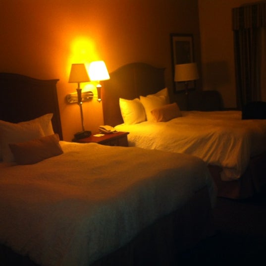 รูปภาพถ่ายที่ Hampton Inn &amp; Suites โดย Lluis L. เมื่อ 8/16/2012