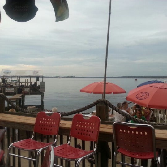 7/27/2012 tarihinde Rob H.ziyaretçi tarafından Tim&#39;s Rivershore Restaurant and Crabhouse'de çekilen fotoğraf