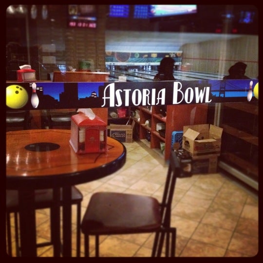 6/2/2012 tarihinde Diego B.ziyaretçi tarafından Bowl 360 Astoria'de çekilen fotoğraf