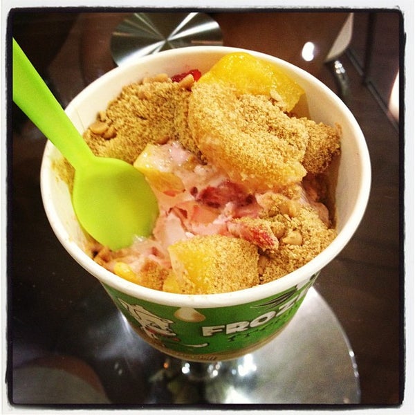 8/21/2012 tarihinde Arek R.ziyaretçi tarafından Chill Frozen Yogurt Crepes &amp; Coffee'de çekilen fotoğraf
