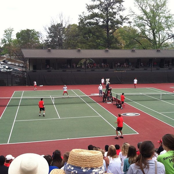 Das Foto wurde bei Dan Magill Tennis Complex von Tyler J. am 3/21/2012 aufgenommen