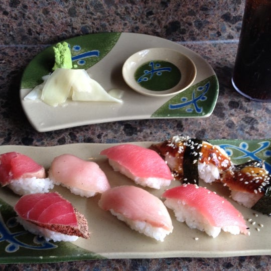 6/6/2012 tarihinde Neil W.ziyaretçi tarafından Simply Sushi'de çekilen fotoğraf