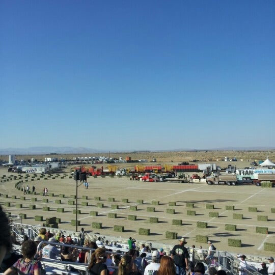 รูปภาพถ่ายที่ Antelope Valley Fairgrounds โดย Jennifer O. เมื่อ 8/26/2012
