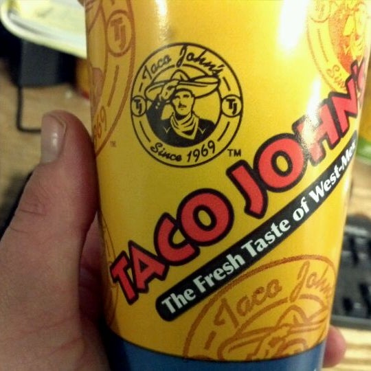 รูปภาพถ่ายที่ Taco John&#39;s โดย Brian S. เมื่อ 3/8/2012