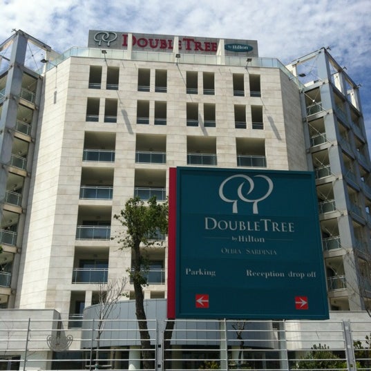 Foto diambil di DoubleTree by Hilton oleh Sardinia G. pada 5/28/2012