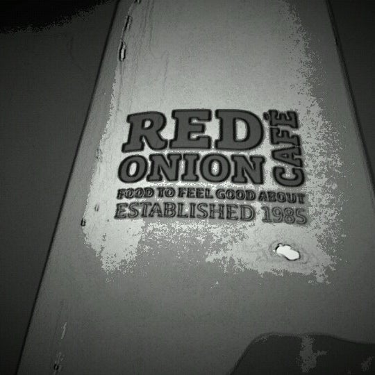Foto scattata a Red Onion Café da Brian M. il 8/15/2012