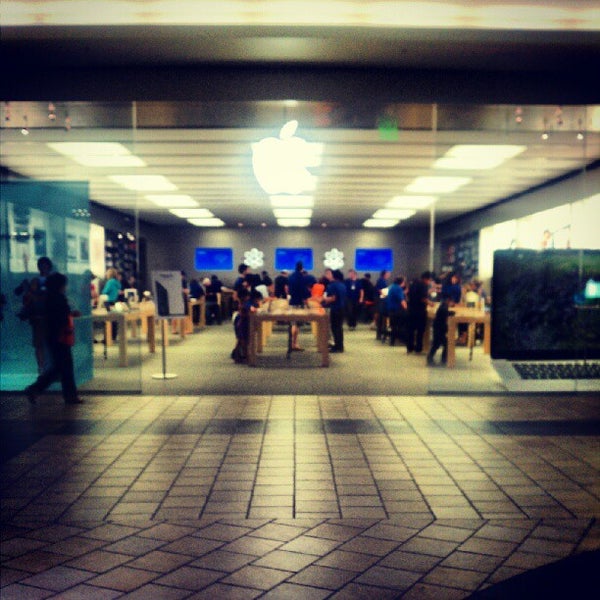 Photos at Apple Store, Eton (Now Closed) Woodmere, OH