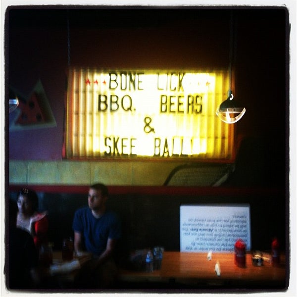 Foto scattata a Bone Lick BBQ da Dave C. il 9/6/2012