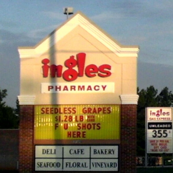 Ingles Market Grocery Store in Duncan