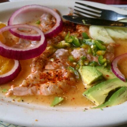Снимок сделан в Ensenada Restaurant and Bar пользователем Vanessa 7/13/2012